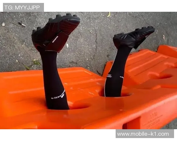 李丹在足球领域的崛起与挑战解析她如何改变女性运动员的形象与未来