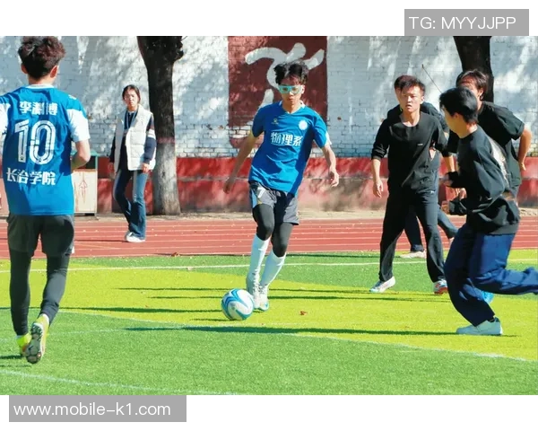 西南交大足球队奋勇拼搏展现青春风采助力校园文化建设与体育精神传承 西南交大足球队奋勇拼搏展现青春风采助力校园文化建设与体育精神传承