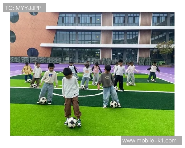 颠小足球的乐趣与技巧探索让孩子们在游戏中成长与快乐